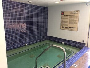 6 Admiral Dr in Emeryville, CA - Building Photo - Building Photo