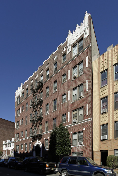 18 Kensington Ave in Jersey City, NJ - Building Photo