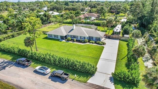 8606 Arrowhead Dr in Wellington, FL - Building Photo - Building Photo