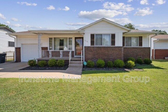 property at 113 N 44th W Ave