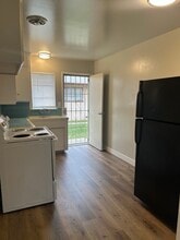 1930 N 1st St in Fresno, CA - Foto de edificio - Building Photo