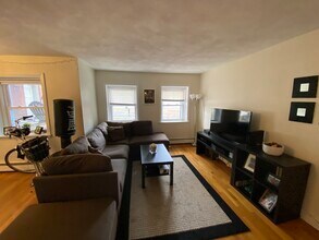 311 Tappan St, Unit 1B in Brookline, MA - Foto de edificio - Building Photo