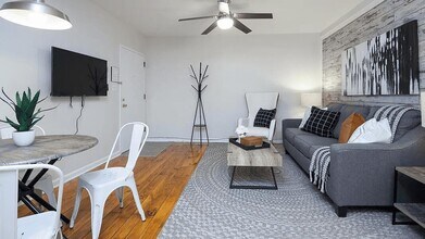 251 Meeting St in Charleston, SC - Building Photo - Building Photo