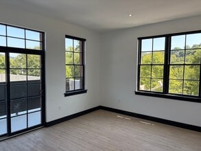 41 Larry Holmes Dr in Easton, PA - Building Photo - Building Photo