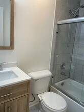 923 Jonathon Ct, Unit 304 in Prospect Heights, IL - Building Photo - Building Photo