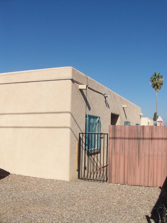 814 E Lester St, Unit 2 in Tucson, AZ - Building Photo - Building Photo