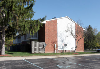 Foxhill Manor Cooperative in Indianapolis, IN - Building Photo - Building Photo