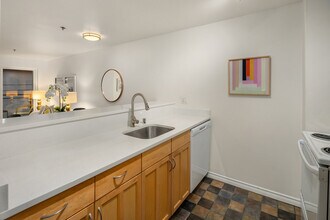 1616 Summit Ave in Seattle, WA - Building Photo - Building Photo