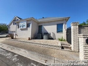 6024 Shady Creek in Windcrest, TX - Building Photo - Building Photo