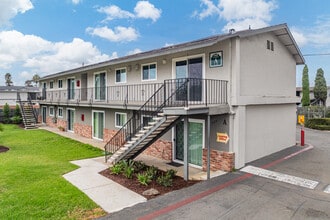 Bay Breeze Apartments in Chula Vista, CA - Building Photo - Primary Photo