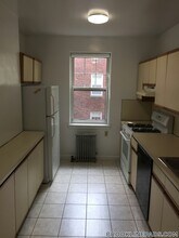 38 Harris St, Unit 3 in Brookline, MA - Foto de edificio - Building Photo