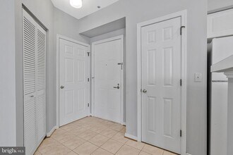 1625 International Dr in McLean, VA - Building Photo - Building Photo