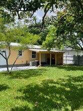 2435 Grant St in Hollywood, FL - Foto de edificio - Building Photo