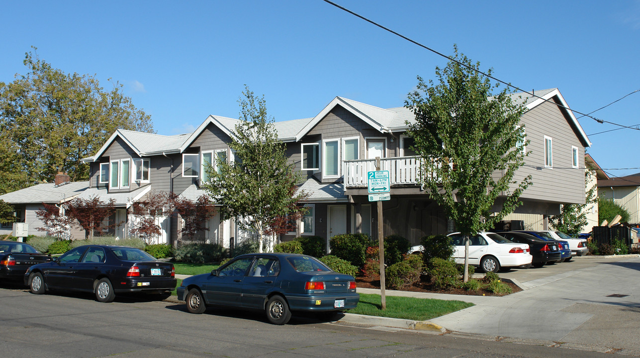 545 E 17th Ave in Eugene, OR - Building Photo