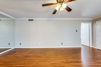 8787 Brae Acres Rd in Houston, TX - Building Photo - Building Photo