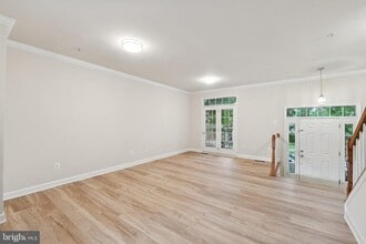 909 Crestfield Dr in Rockville, MD - Building Photo - Building Photo