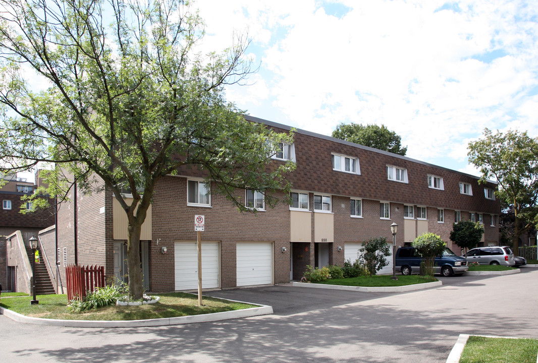 889-894 Tandridge Cres in Toronto, ON - Building Photo