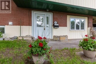 2763 Kelly Ave in Ottawa, ON - Building Photo - Building Photo