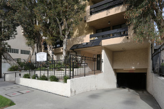 Amherst Apartments in Los Angeles, CA - Building Photo - Building Photo