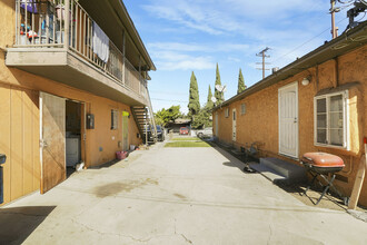 1401 S Willowbrook Ave in Compton, CA - Building Photo - Building Photo