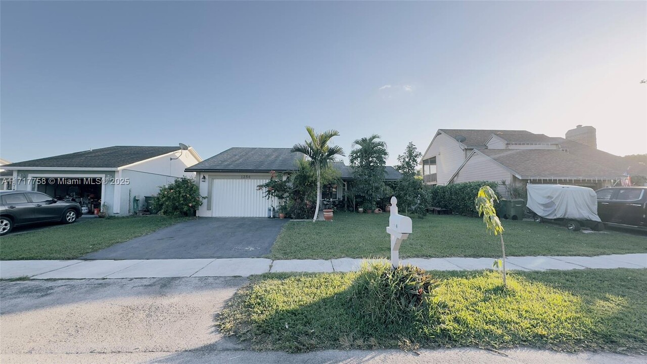 1254 N Fieldlark Ln in Homestead, FL - Building Photo