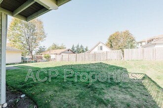 2407 Kentucky St in Bellingham, WA - Building Photo - Building Photo