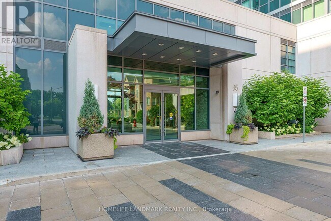 35 Brian Peck Crescent in Toronto, ON - Building Photo - Building Photo