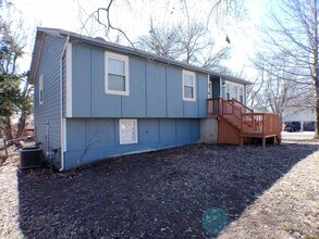 302 S Franklin St in Spring Hill, KS - Building Photo - Building Photo