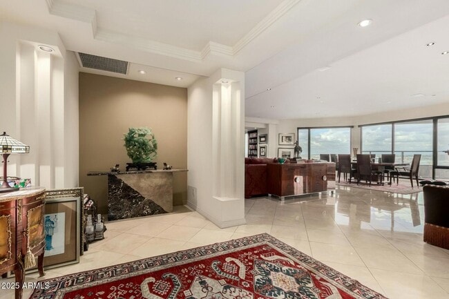 1040 E Osborn Rd in Phoenix, AZ - Building Photo - Building Photo