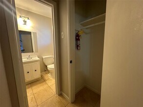 5123 Del Monte Dr in Houston, TX - Building Photo - Building Photo