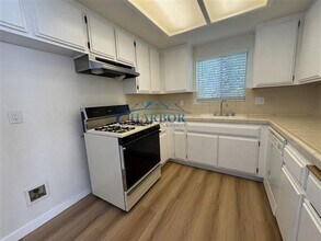 961 W 1st St in San Pedro, CA - Foto de edificio - Building Photo