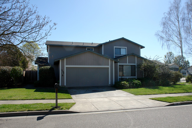 1164-1180 Levine Dr in Santa Rosa, CA - Foto de edificio - Building Photo