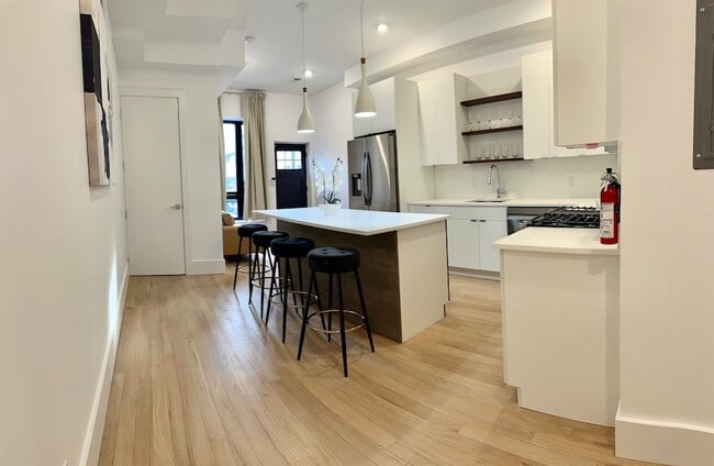 206 Fulton Ave, Unit 1 in Jersey City, NJ - Building Photo - Building Photo