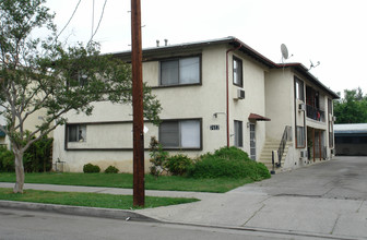 7412 Canby Ave in Reseda, CA - Building Photo - Building Photo