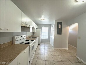 3120 Economy St, Unit B in Ft. Myers, FL - Building Photo - Building Photo
