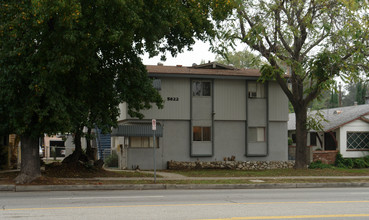 5822 Woodman Ave in Van Nuys, CA - Building Photo - Building Photo