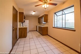 464 E Margaret Pl in Fayetteville, AR - Building Photo - Building Photo
