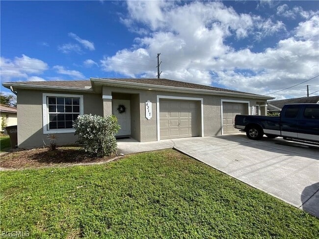 4317 SW Santa Barbara Pl in Cape Coral, FL - Building Photo - Building Photo
