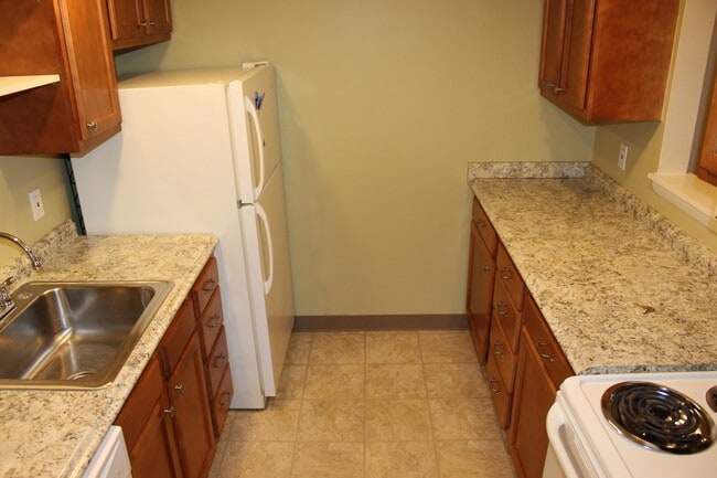 566 S Trenton Ave in Pittsburgh, PA - Building Photo - Building Photo