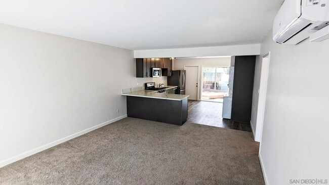 4905 Iroquois Ave in San Diego, CA - Foto de edificio - Building Photo