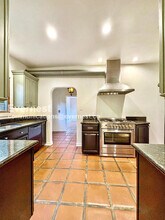 132 N Crescent Heights Blvd in Los Angeles, CA - Foto de edificio - Building Photo