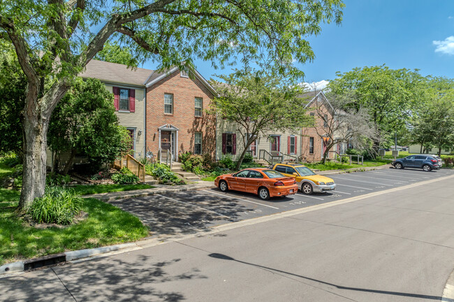 800 Crofton Cir in Reynoldsburg, OH - Building Photo - Building Photo