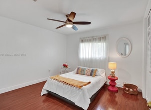 7360 SW 120th St in Pinecrest, FL - Foto de edificio - Building Photo