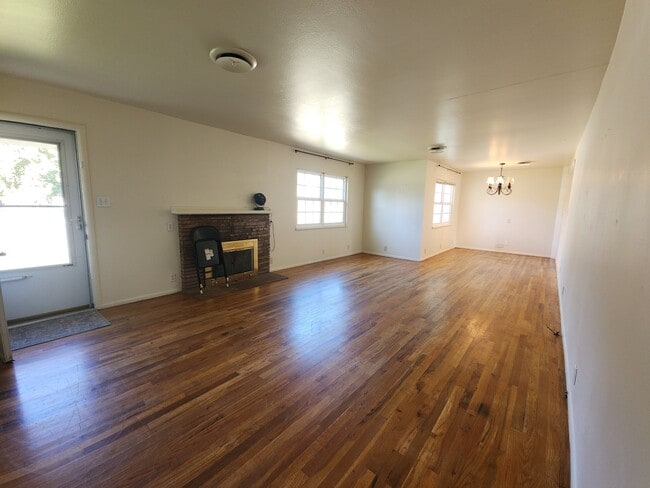 25 Mary Ln in Red Bluff, CA - Building Photo - Building Photo