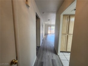 1851 Hillpointe Rd in Henderson, NV - Building Photo - Building Photo