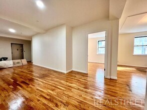 Spacious 2 Bedroom in Williamsburg! in Brooklyn, NY - Building Photo - Building Photo