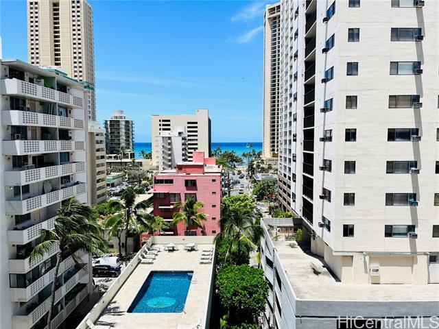 2440 Kuhio Ave. in Honolulu, HI - Building Photo