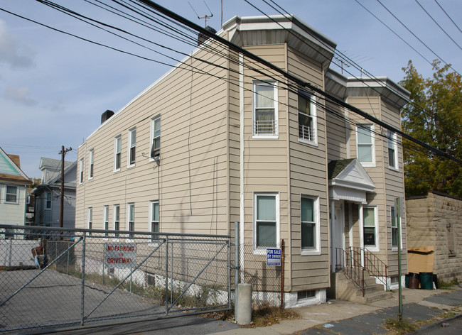 5 Morris Cres in Yonkers, NY - Building Photo - Building Photo