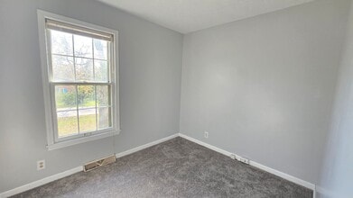 1013 E Mailback Way in Crestwood, KY - Building Photo - Building Photo