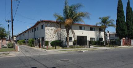 801 E Pine St in Compton, CA - Building Photo - Building Photo